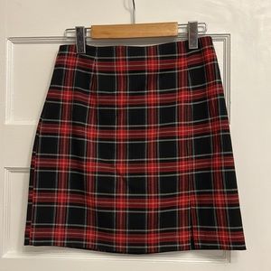 Zara plaid skirt! Adorable and super flattering ❤️